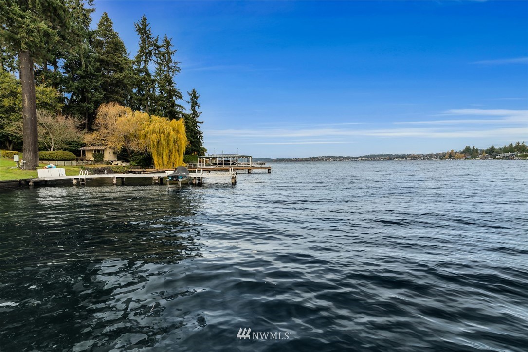 3808 Hunts Point Road Hunts Point, WA 98004 - Photo 1 of 24 a view of an ocean