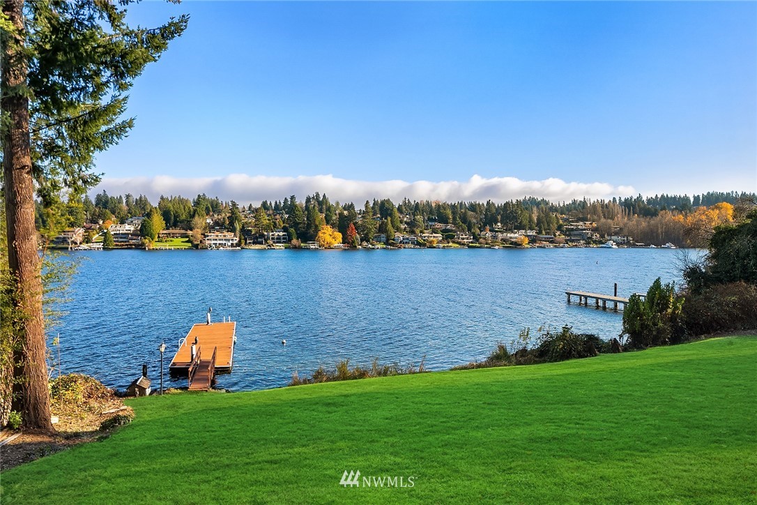 3808 Hunts Point Road Hunts Point, WA 98004 - Photo 3 of 24 a view of a lake with houses in the back