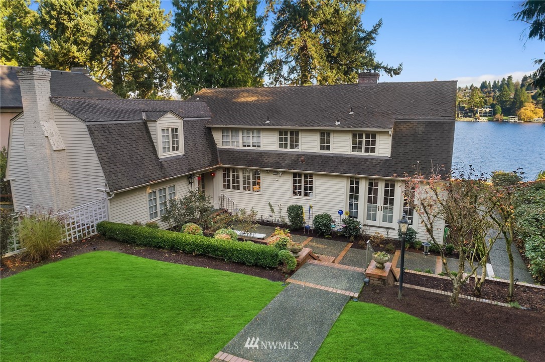3808 Hunts Point Road Hunts Point, WA 98004 - Photo 7 of 24 an aerial view of a house