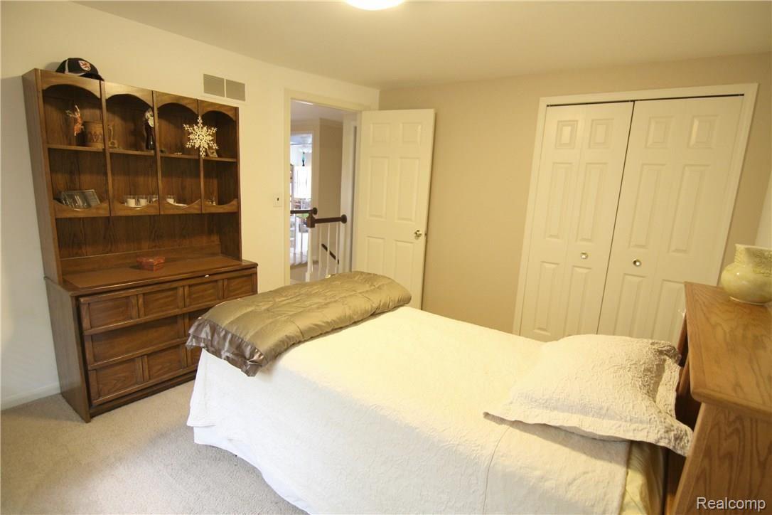 618 Shellbourne Drive Rochester, MI 48309 - Photo 26 of 38 Shellbourn Dr Bedroom 2b.jpg