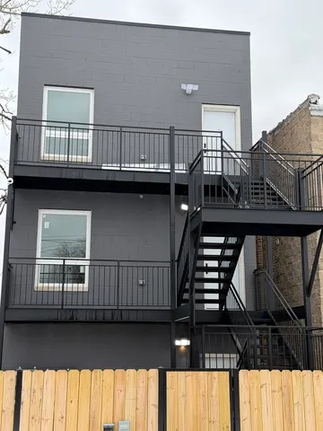 $2,695 | 2622 West Adams Street, Unit 3, Chicago, IL 60612