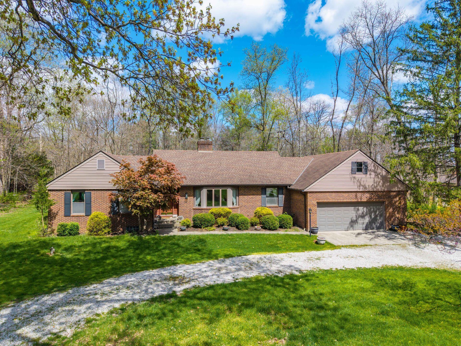 2434 Carriage Road Powell, OH 43065 - Photo 3 of 62