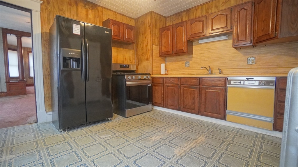 75-77 Sycamore Street Springfield, MA 01109 - Photo 32 of 40