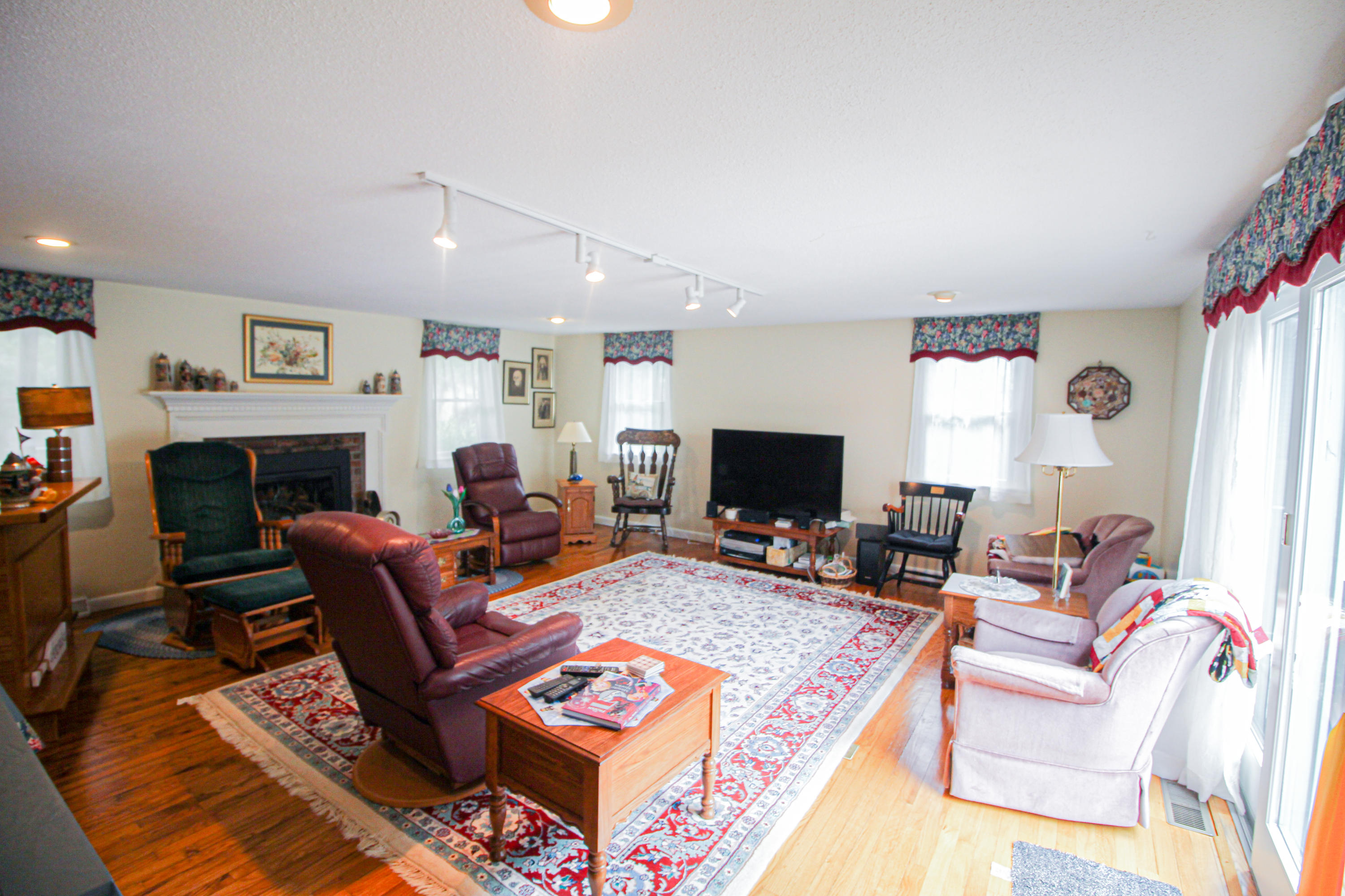 10 Pram Road Hyannis, MA 02601 - Photo 10 of 36 Living Room