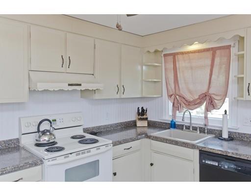 44 Emerson Street Springfield, MA 01118 - Photo 9 of 25
