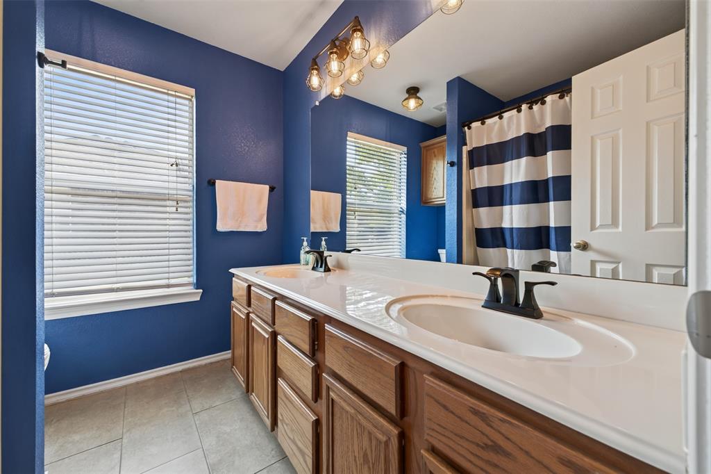 304 Daisy Road Midlothian, TX 76065 - Photo 18 of 27 Full Bathroom #2