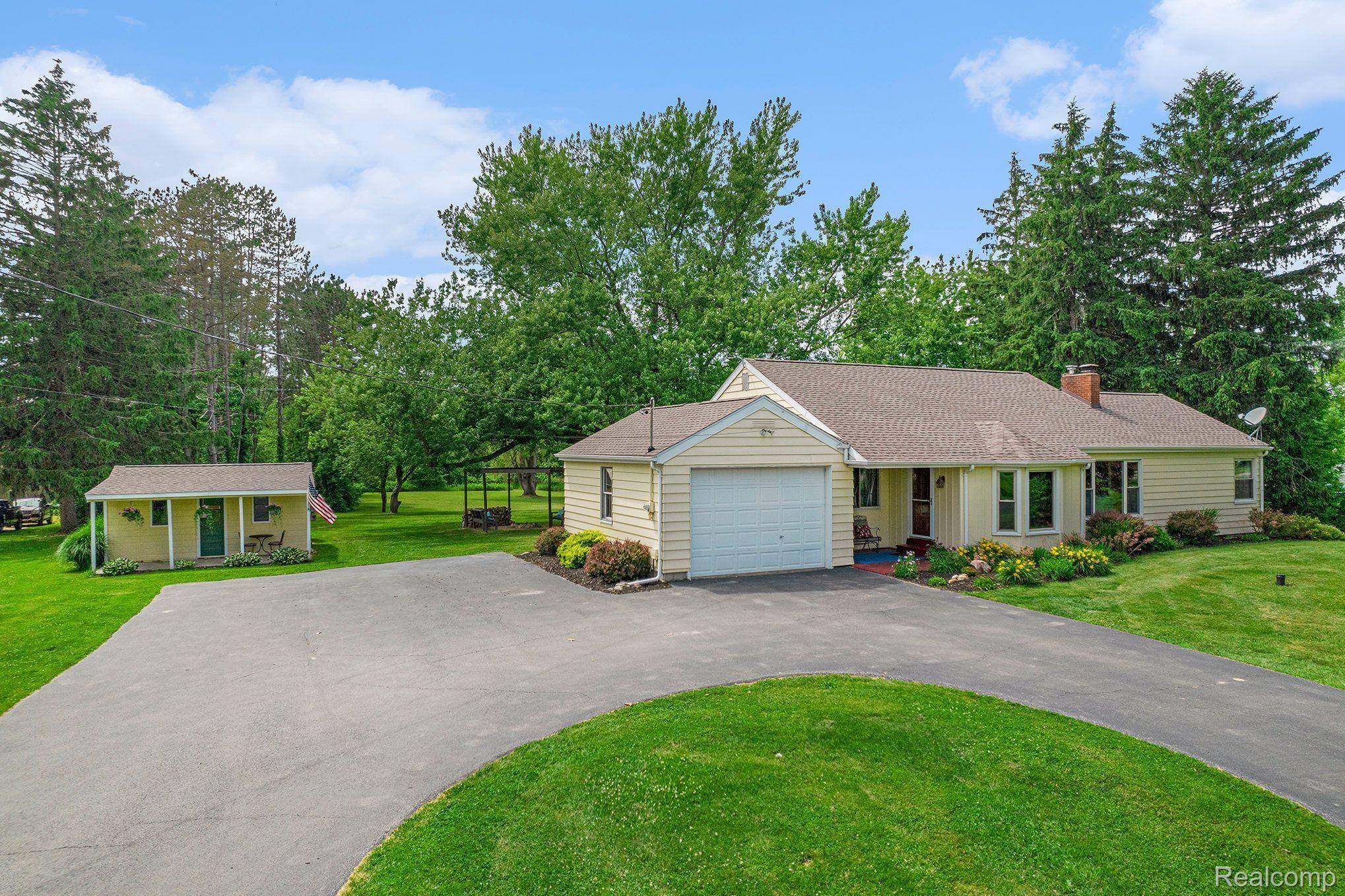 11076 Linden Road Linden, MI 48451 - Photo 3 of 37 Gallery Image 3