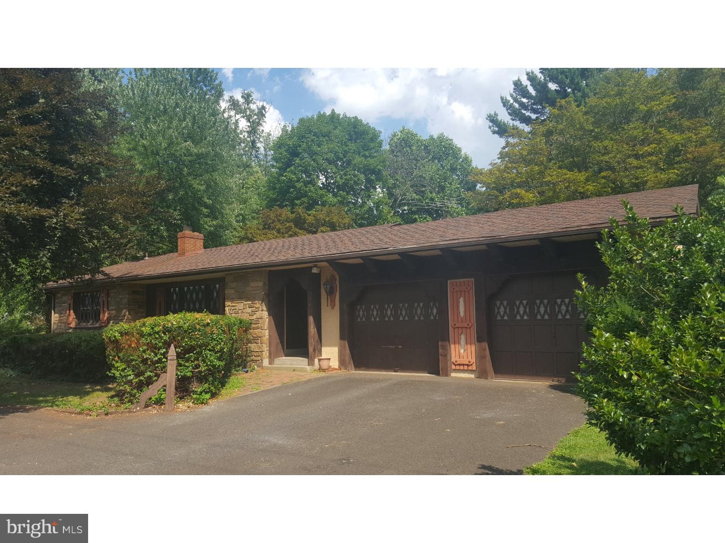 431 Dresher Road Horsham, PA 19044 - Photo 2 of 5 Garage