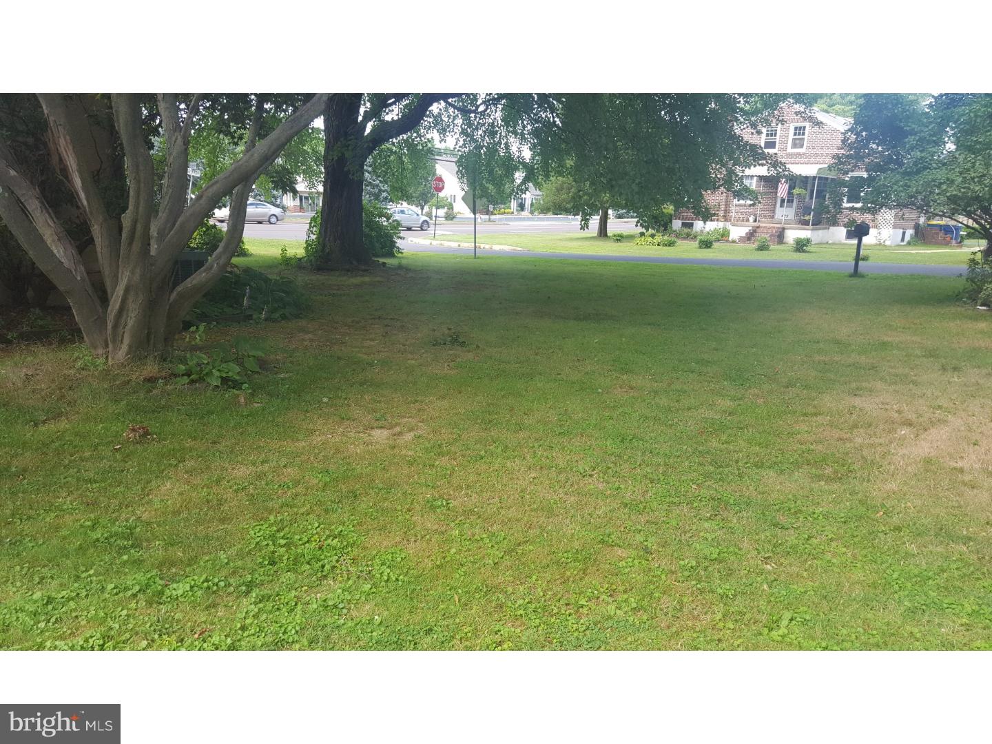 431 Dresher Road Horsham, PA 19044 - Photo 4 of 5 Side Yard