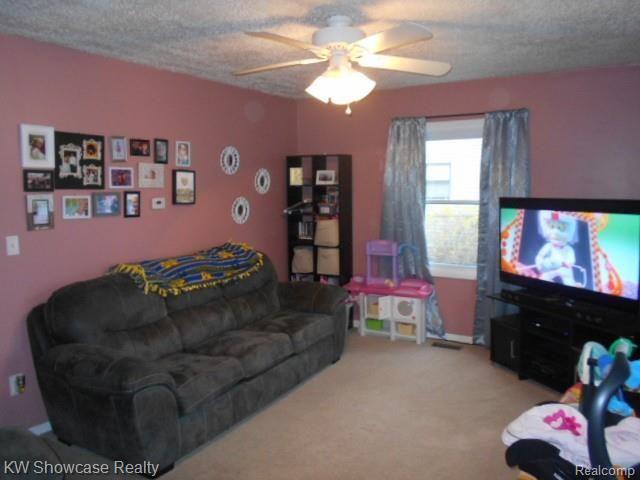 2626 Hessel Avenue Rochester Hills, MI 48307 - Photo 10 of 14