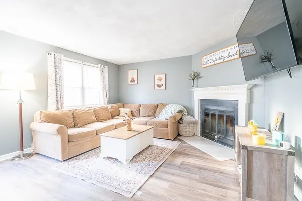 $335,000 | 4 Stonegate Lane, Unit 4, Derry, NH 03038