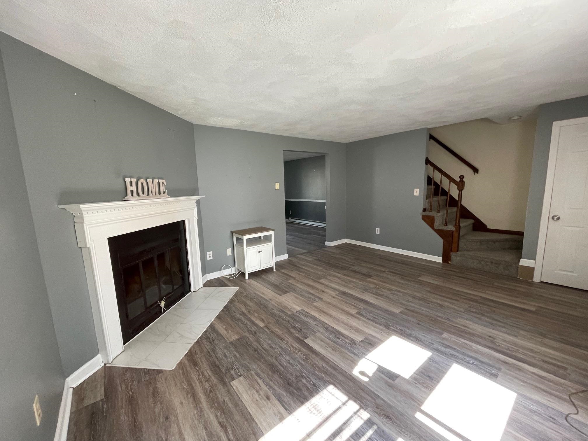 4 Stonegate Lane, Unit 4 Derry, NH 03038 - Photo 3 of 18
