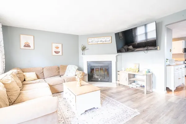 $335,000 | 4 Stonegate Lane, Unit 4, Derry, NH 03038