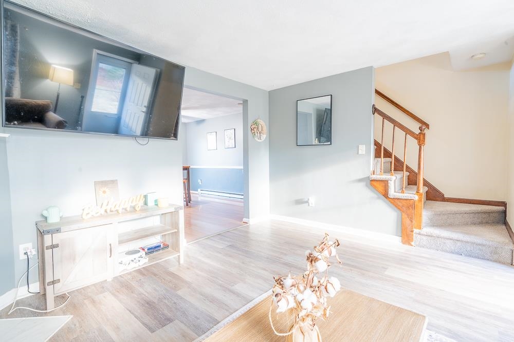 4 Stonegate Lane, Unit 4 Derry, NH 03038 - Photo 4 of 23