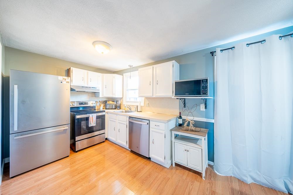 4 Stonegate Lane, Unit 4 Derry, NH 03038 - Photo 8 of 23