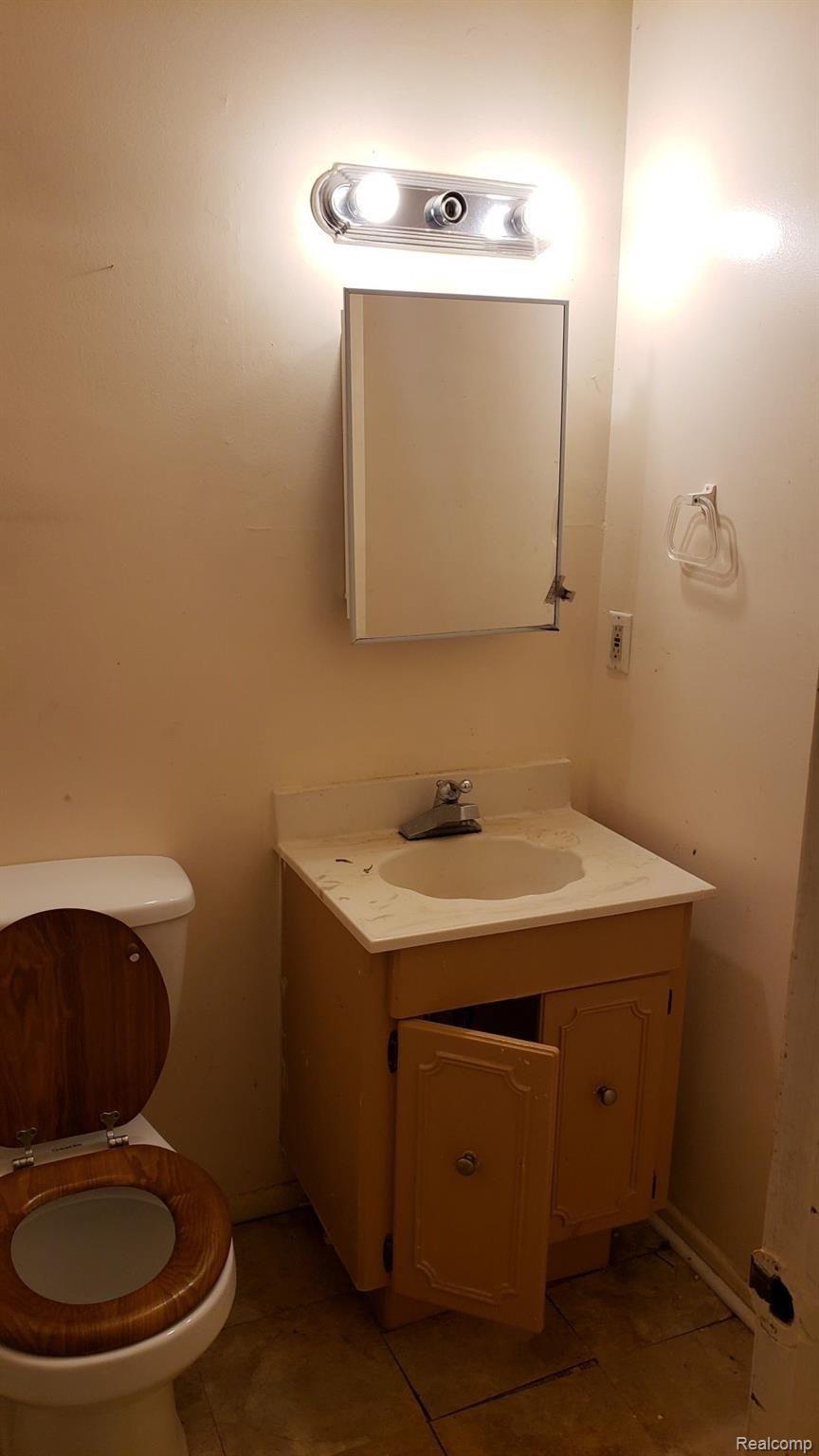 20068 Inkster Road Redford, MI 48240 - Photo 9 of 16 inkster small bath.jpg