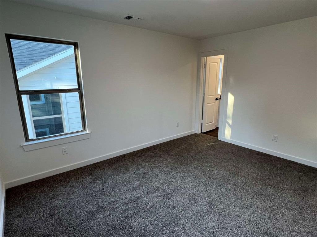 2526 South Fannin Avenue Denison, TX 75020 - Photo 12 of 20 an empty room with a window