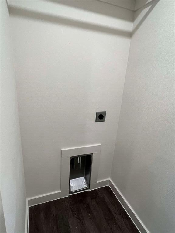 2526 South Fannin Avenue Denison, TX 75020 - Photo 19 of 20 a room with a bench