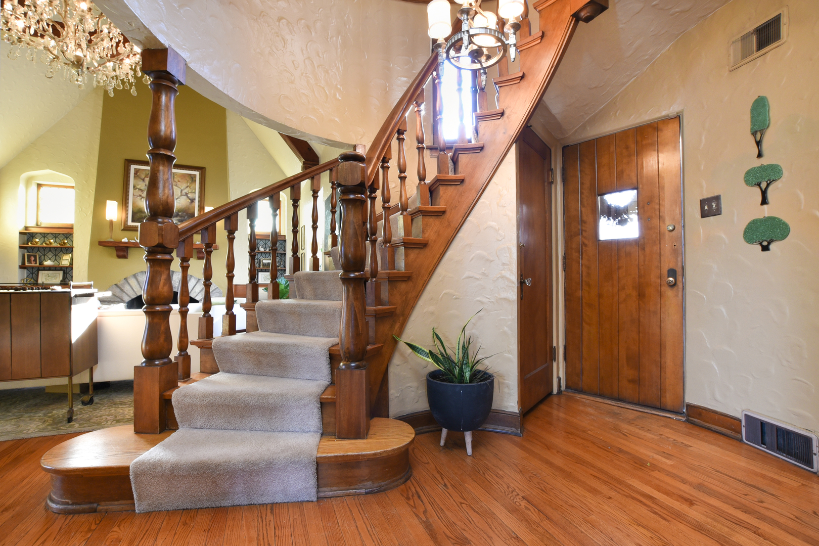 274 North Delaplaine Road Riverside, IL 60546 - Photo 4 of 50