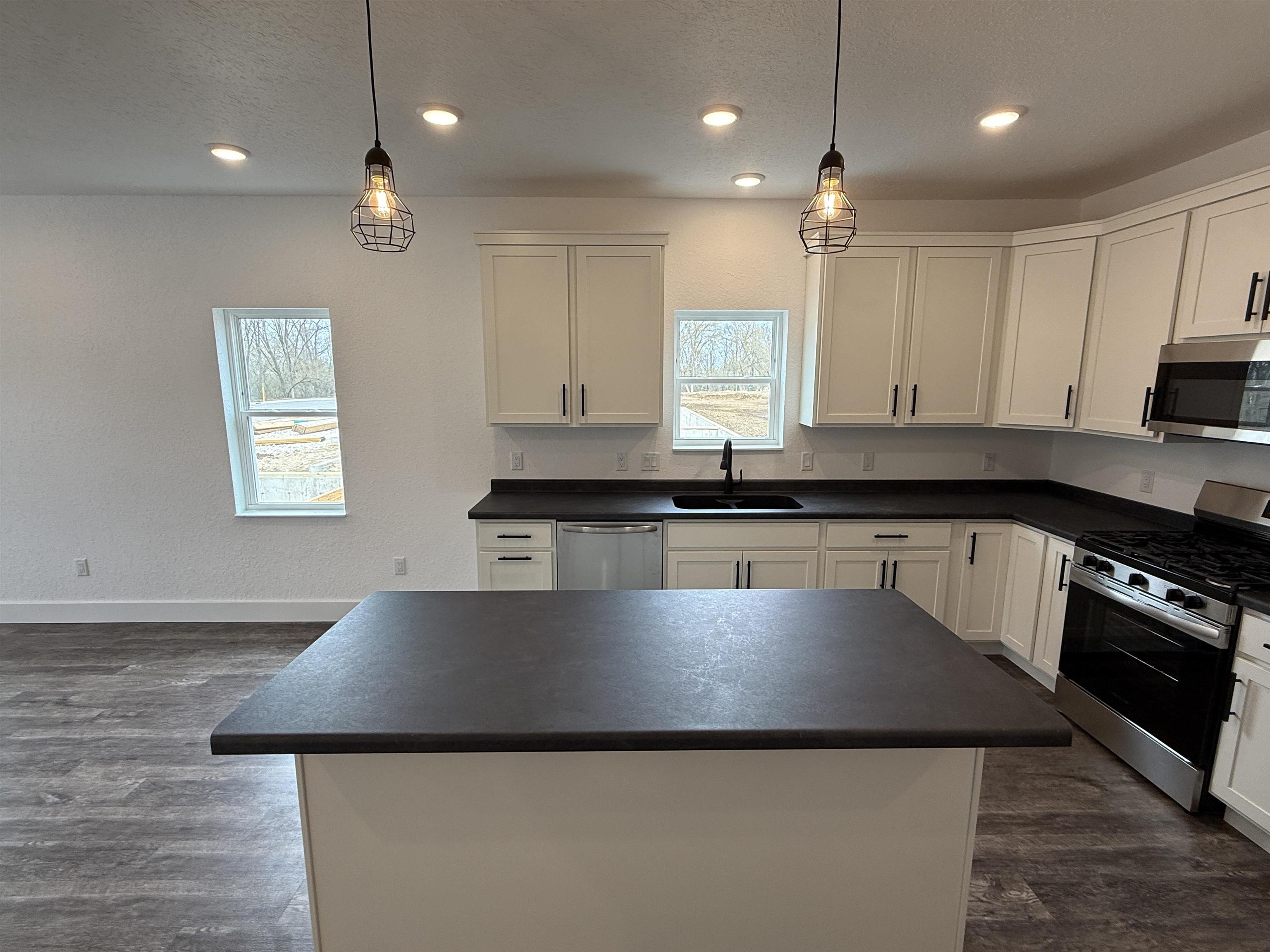 1222 Prairie Janesville, WI 53545 - Photo 8 of 28