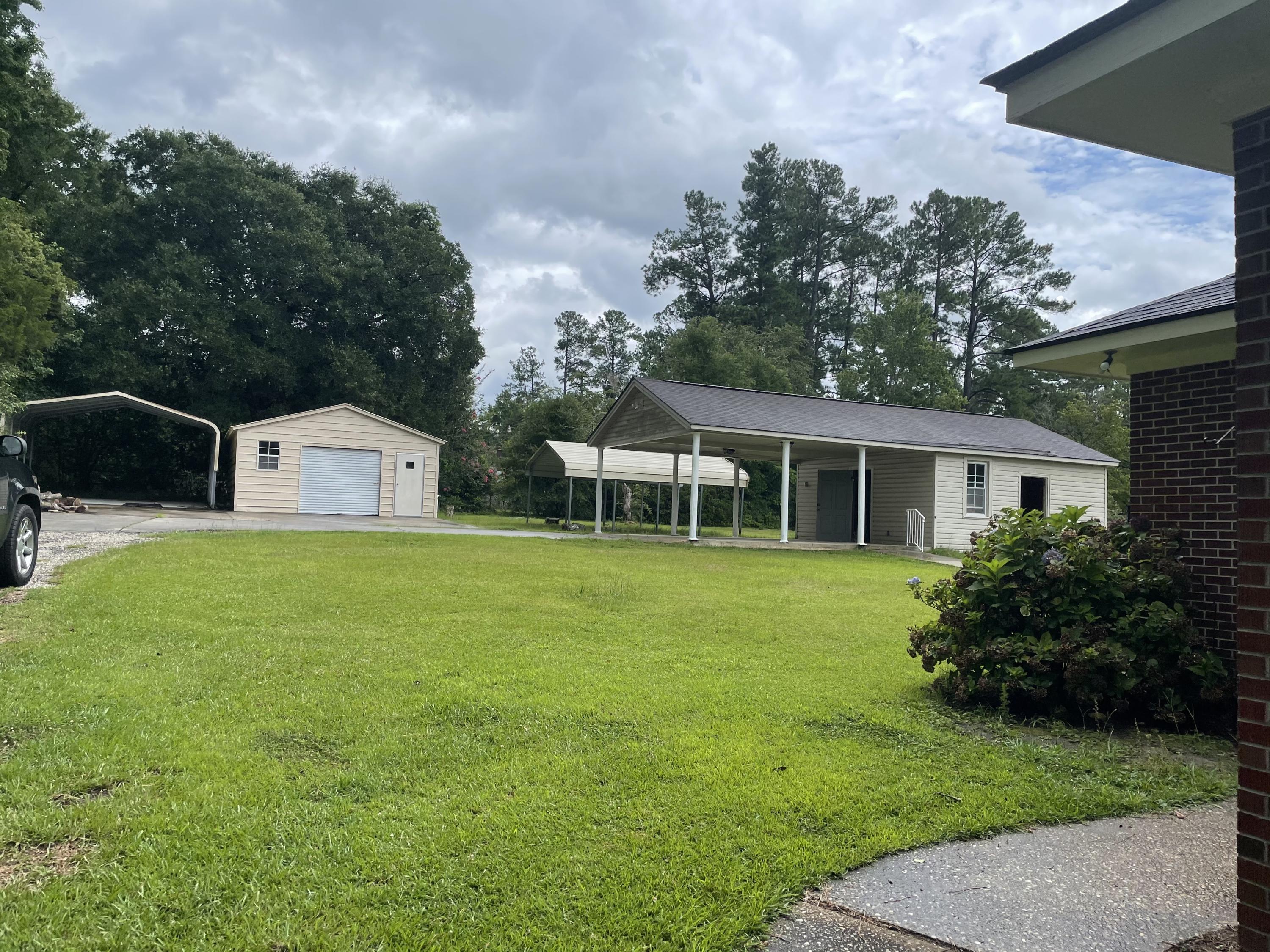 706 County Rd S-45-185 Kingstree, SC 29556 - Photo 2 of 20 IMG_8557