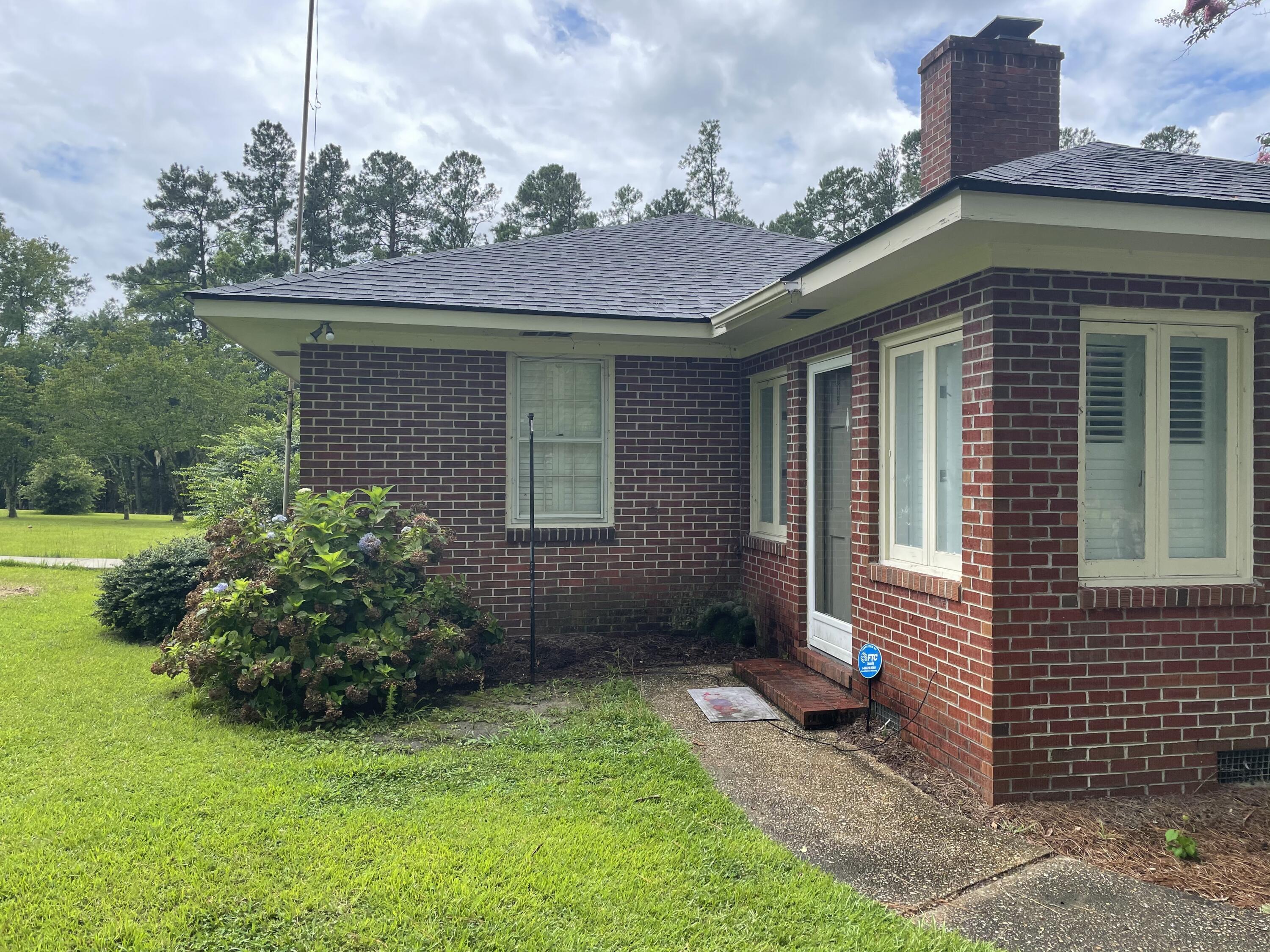 706 County Rd S-45-185 Kingstree, SC 29556 - Photo 3 of 20 IMG_8558