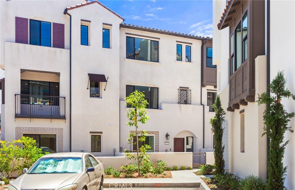 150 Bridle Drive Burbank, CA 91506 - Photo 2 of 36 a front view of a house with a garden