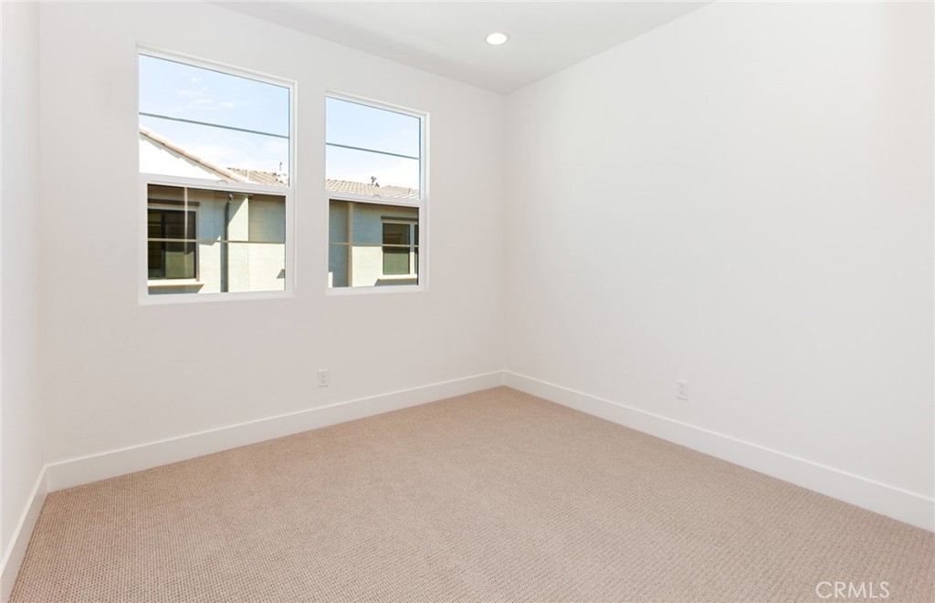 150 Bridle Drive Burbank, CA 91506 - Photo 29 of 36 an empty room with a window