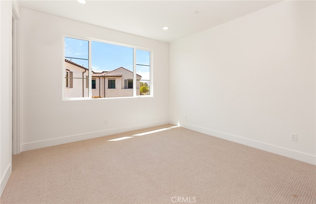 150 Bridle Drive Burbank, CA 91506 - Photo 31 of 36 an empty room with a window