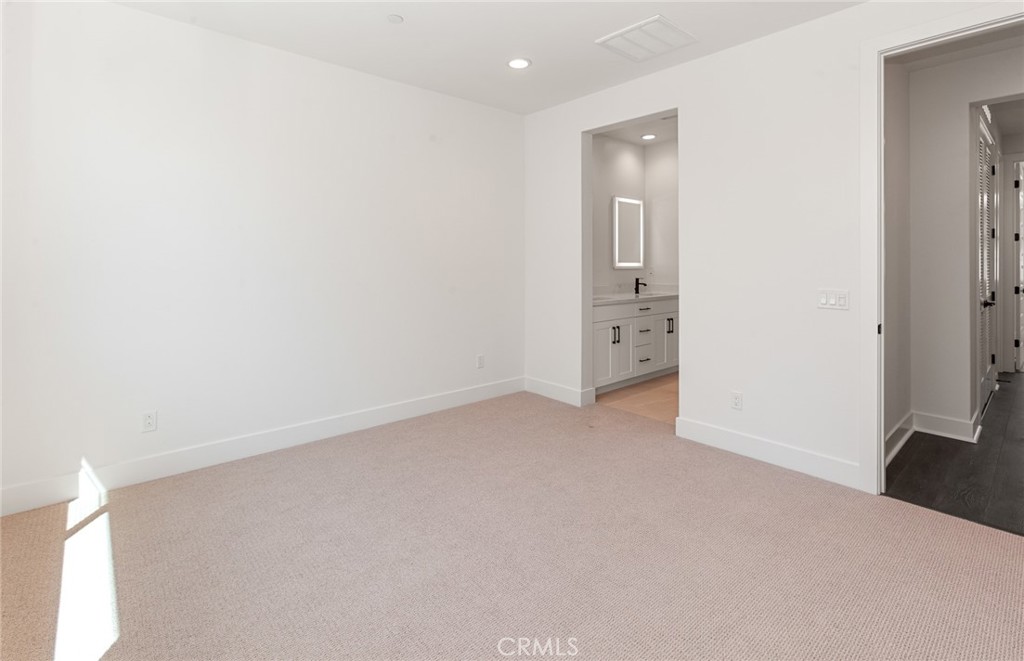 150 Bridle Drive Burbank, CA 91506 - Photo 33 of 36 a view of an empty room