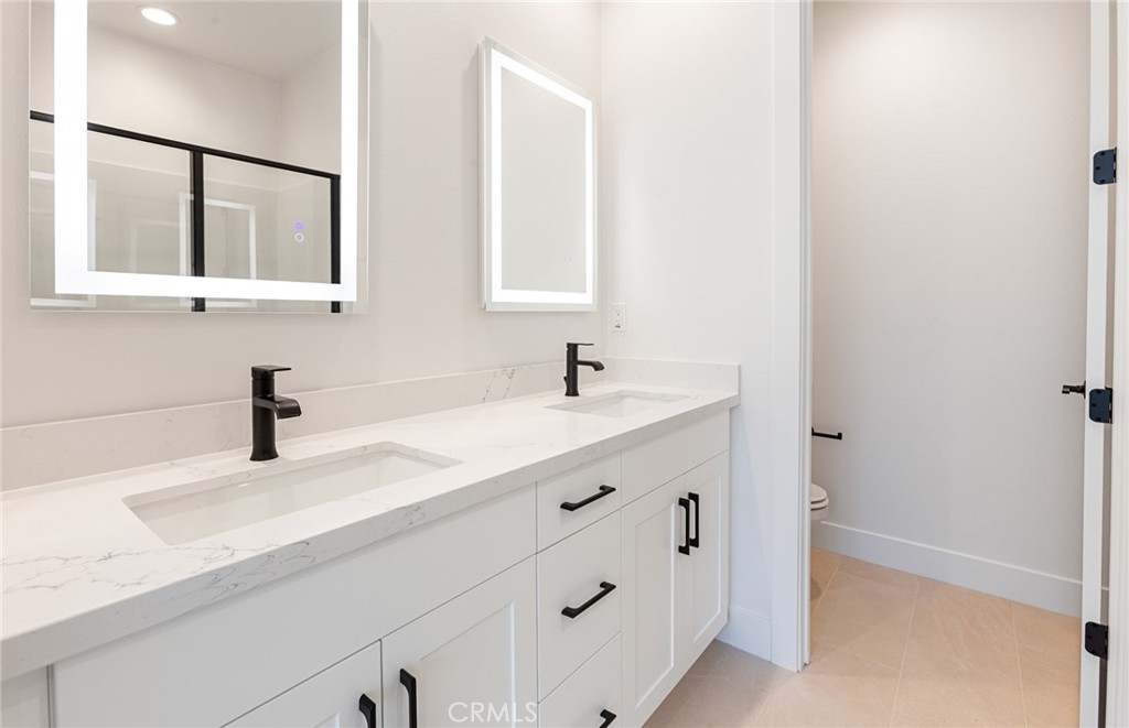 150 Bridle Drive Burbank, CA 91506 - Photo 34 of 36 a bathroom with a double vanity sink and mirror