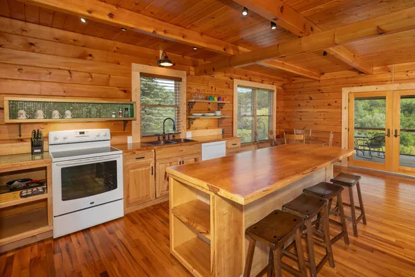 $1,050,000 | 8 Spring Grove, Mabel, MN 55954