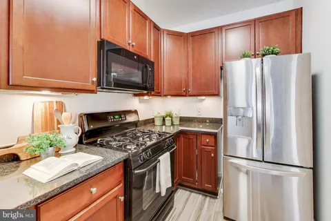 $320,000 | 8045 Newell Street, Unit 121, Silver Spring, MD 20910