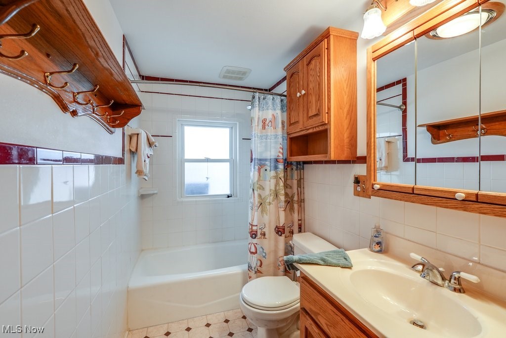 4220 Lake Heights Road Northwest Canton, OH 44708 - Photo 26 of 48 Bathroom featuring vanity, shower / bath combo