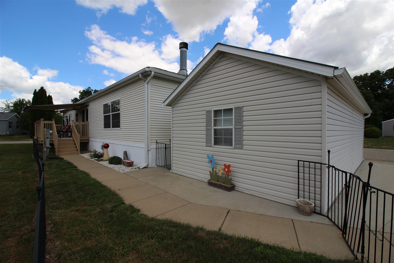 823 Raisin River Road Three Rivers, MI 49093 - Photo 9 of 38