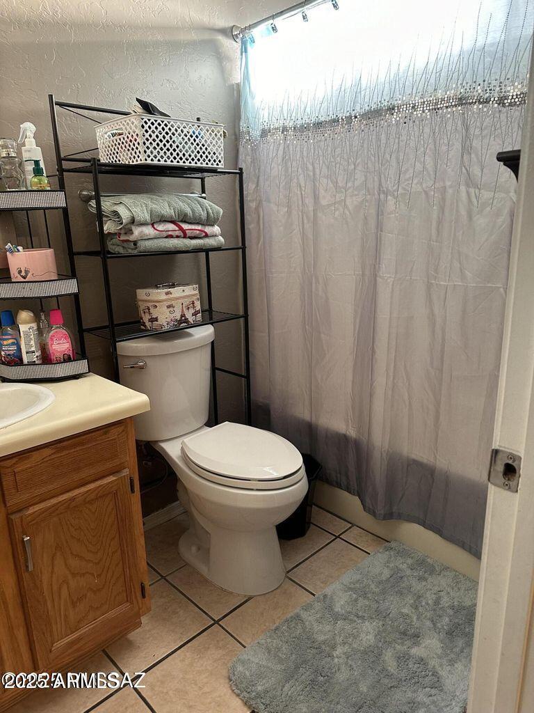 1249 Pendleton Drive Rio Rico, AZ 85648 - Photo 9 of 14 Primary Bath