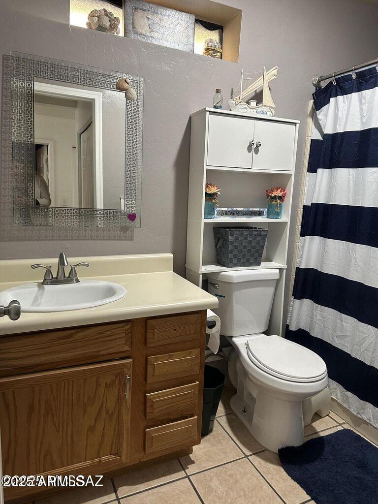 1249 Pendleton Drive Rio Rico, AZ 85648 - Photo 10 of 14 Hall Bath