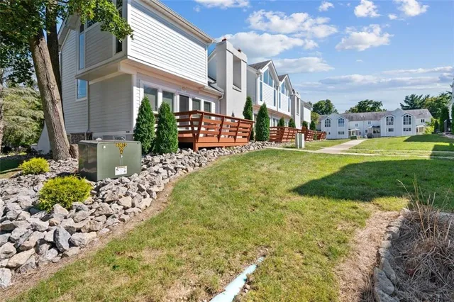 a view of a fountain in front of a house