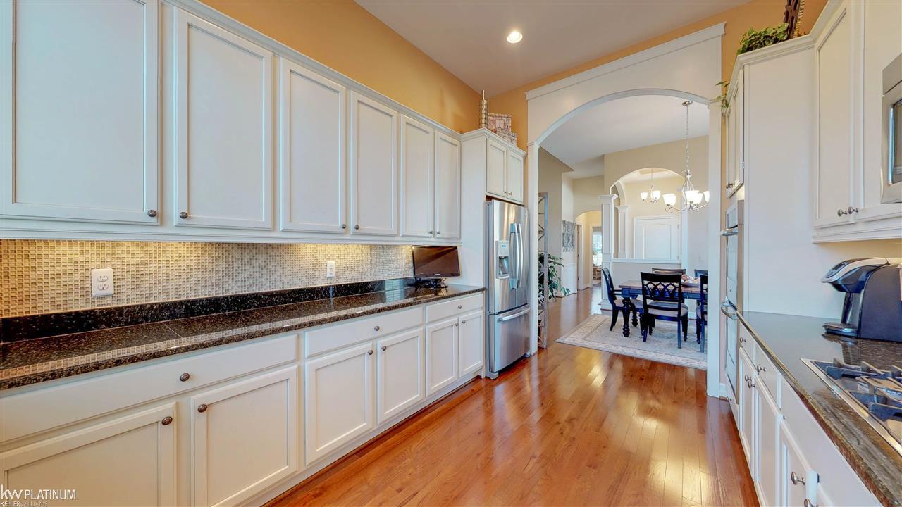 533 Andover Court Rochester, MI 48306 - Photo 18 of 44 Large Galley Kitche