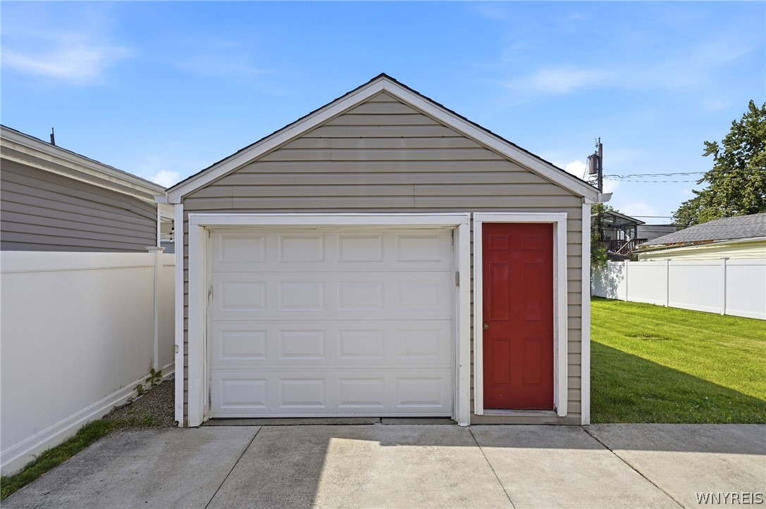212 Treadwell Road Tonawanda, NY 14150 - Photo 34 of 39 1.5 car garage.