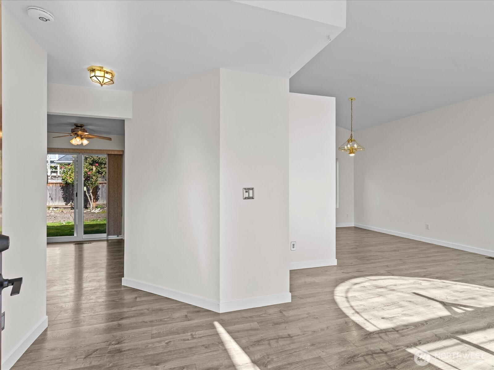 21234 Southeast 280th Street Maple Valley, WA 98038 - Photo 4 of 40