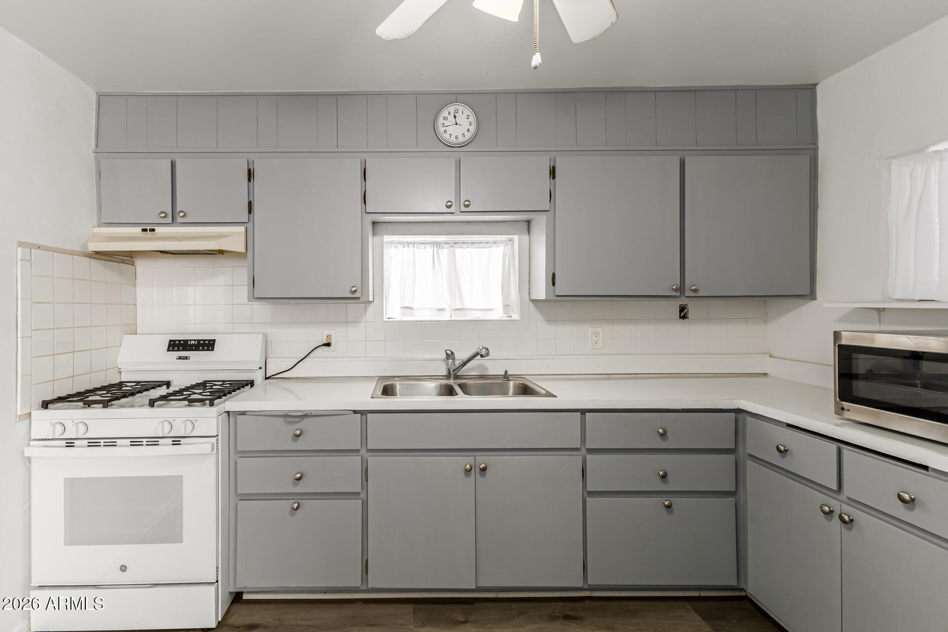 8920 North 10th Street Phoenix, AZ 85020 - Photo 3 of 22 12 - 10th