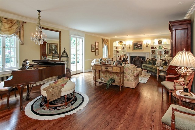 1078 Edgewood Road Lake Forest, IL 60045 - Photo 2 of 18
