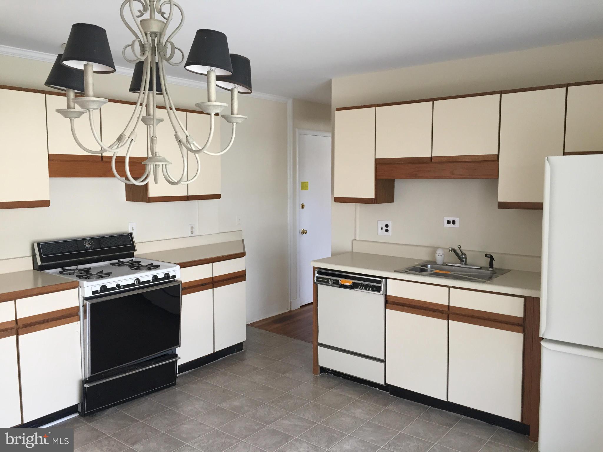809 Bowie Road Rockville, MD 20852 - Photo 3 of 18 Kitchen