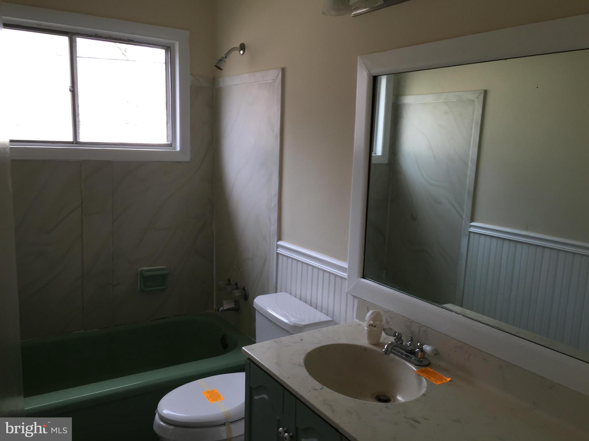 809 Bowie Road Rockville, MD 20852 - Photo 8 of 18 Bath (Master)