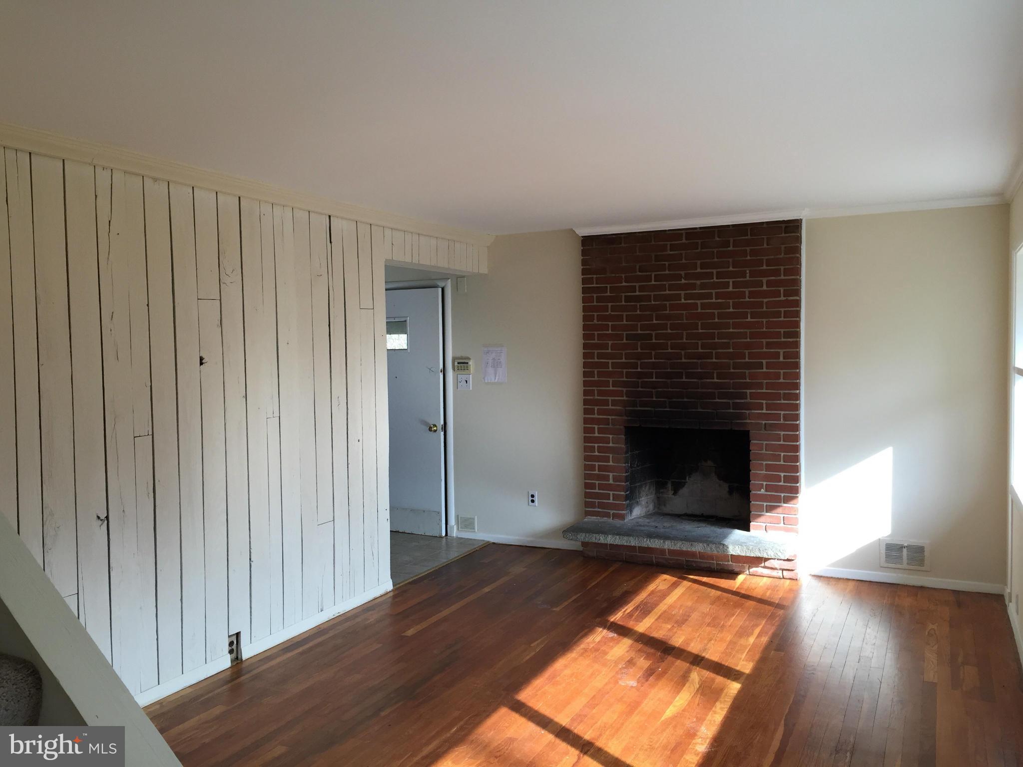 809 Bowie Road Rockville, MD 20852 - Photo 9 of 18 Living Room