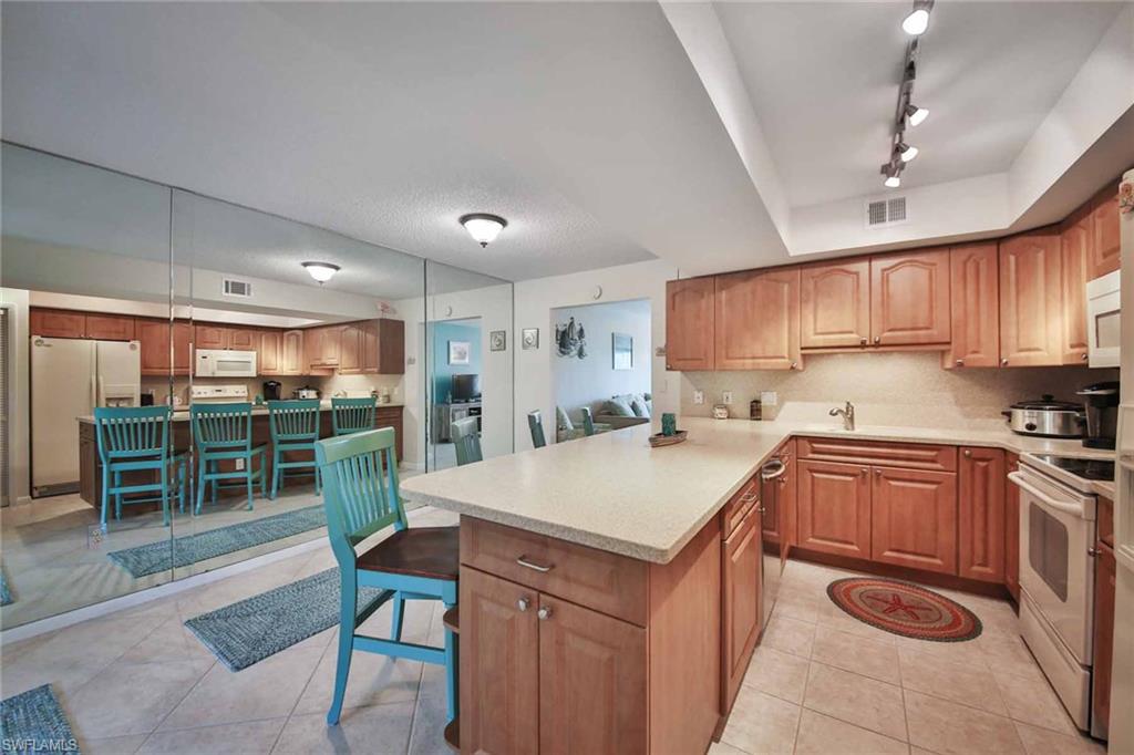68 Marco Villas Drive, Unit R5 Marco Island, FL 34145 - Photo 4 of 14