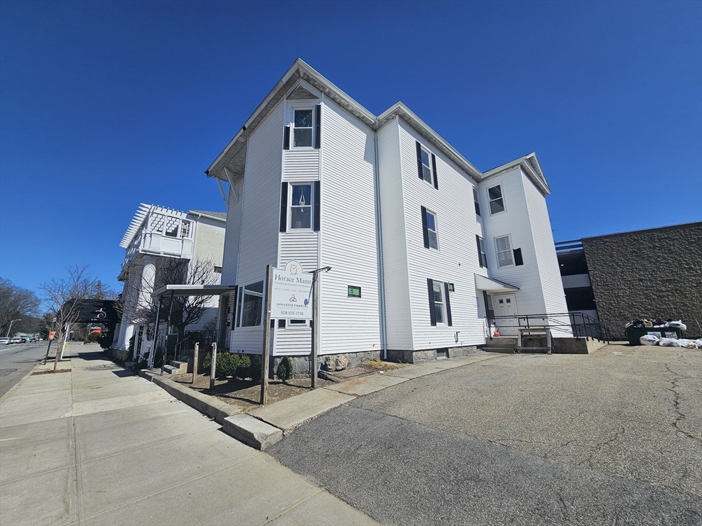 237 Park Avenue, Unit 3 Worcester, MA 01609 - Photo 3 of 20 a view of a building with a street