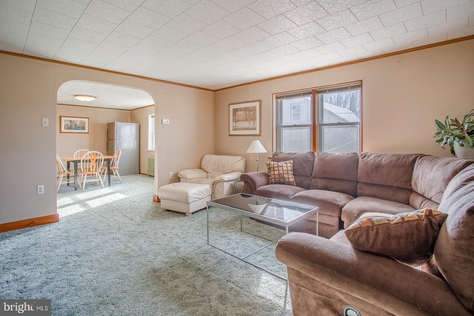 385 Zynn Road Downingtown, PA 19335 - Photo 6 of 38 Living Room