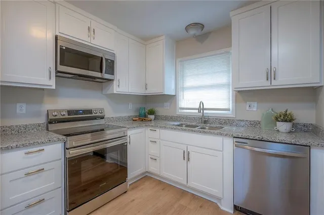 $284,900 | 4961 South Union Street, Independence, MO 64055